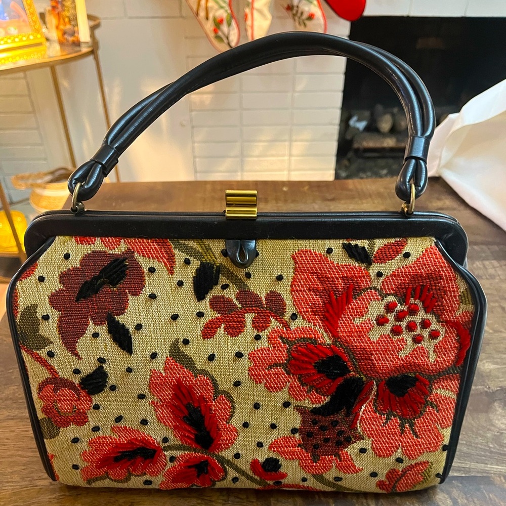 Charming vintage purse